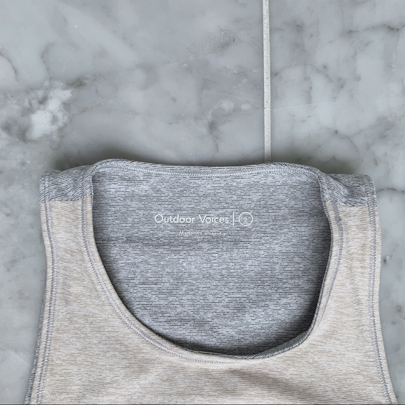 Outdoor Voices slashback tri-tone crop - Picture 2 of 3